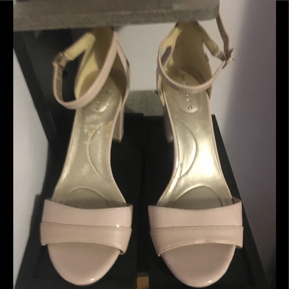 🛍SALE🛍Bandolino Pink Strappy Sandals 8 - Picture 3 of 13